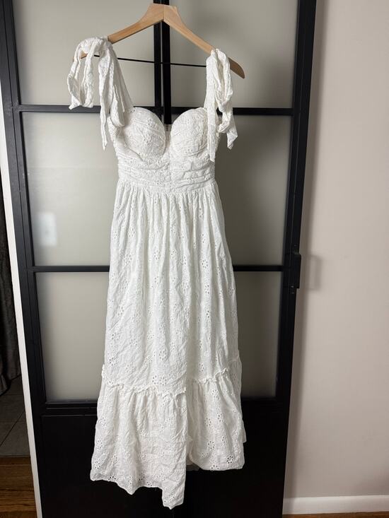 Petal & Pup Dresses & Skirts - Petal and Pup Floret Midi Dress in White Eyelet Size Small